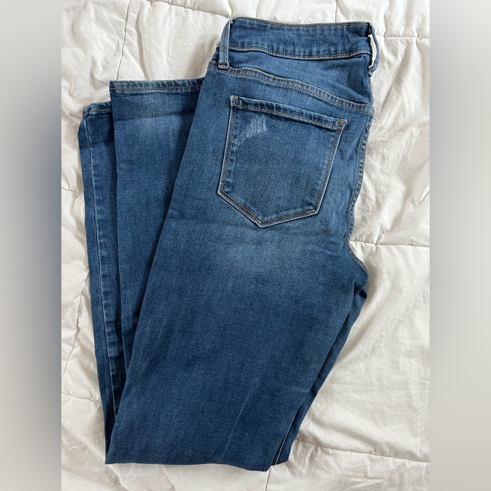 Old navy the rockstar mid wash blue jeans low rise size 8 tattered skinny Jean
